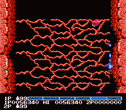 右側の壁に沿う